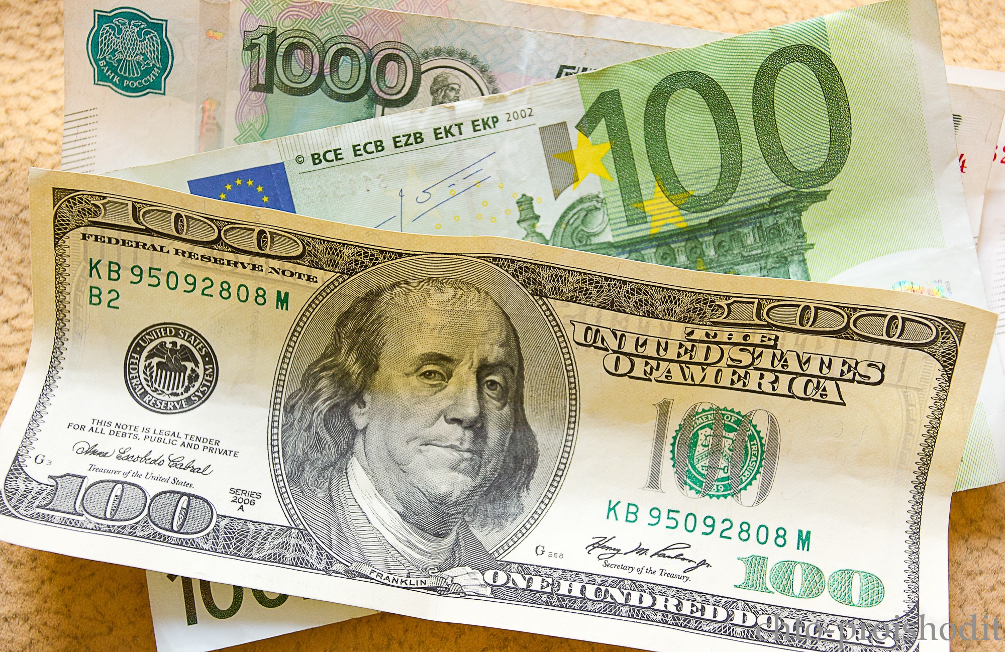 Доллар и евро цена. Доллар стоит 76. KGZ валюта. Доллар евро и рубль Кызыл. Драм к рублю.